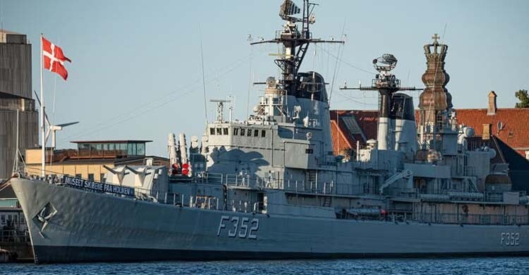 ট্রাম্পের হুমকি: গ্রিনল্যান্ড রক্ষায় আরও সেনা পাঠালো ডেনমার্ক