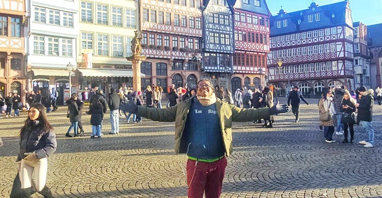 ট্রানজিটের দশ ঘণ্টায় জার্মানির ফ্রাঙ্কফুর্ট ঘুরে দেখা