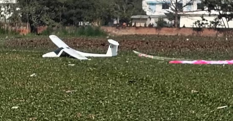 ভারতে এবার পুকুরে ভেঙে পড়লো বিমানবাহিনীর প্লেন