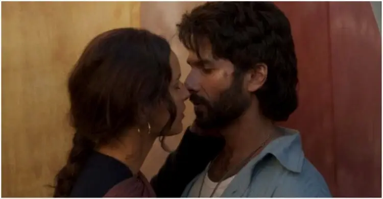 ঝড় তুলেছে শহিদ কাপুর ও তৃপ্তি দিমরির ভয়ংকর প্রেমকাহিনি