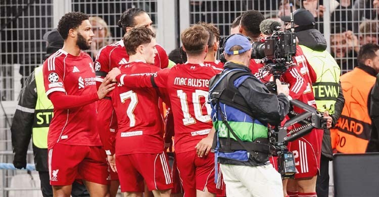 মার্সেইয়ের রক্ষণ ভেঙে তিন গোলের জয় লিভারপুলের