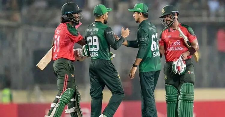 বাংলাদেশের পাশে সাবেক পাকিস্তানি অধিনায়ক, বিশ্বকাপ বয়কটের আহ্বান