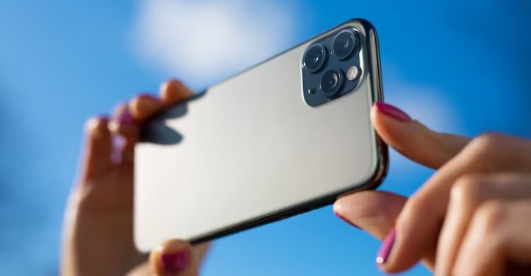 ছবি তোলা ছাড়াও যেসব কাজে লাগাতে পারেন ফোনের ক্যামেরা