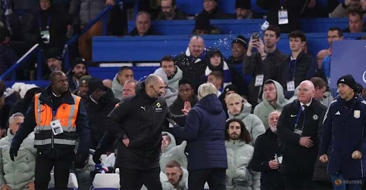 বোতল ছোড়ার ঘটনায় চেলসিকে দেড় লাখ পাউন্ড জরিমানা