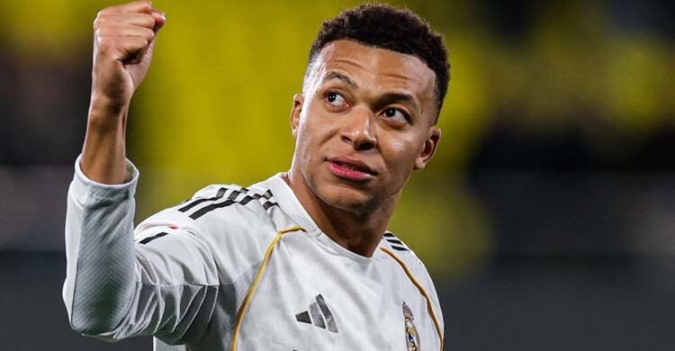 এমবাপের জোড়া গোলে বার্সাকে টপকে শীর্ষে রিয়াল