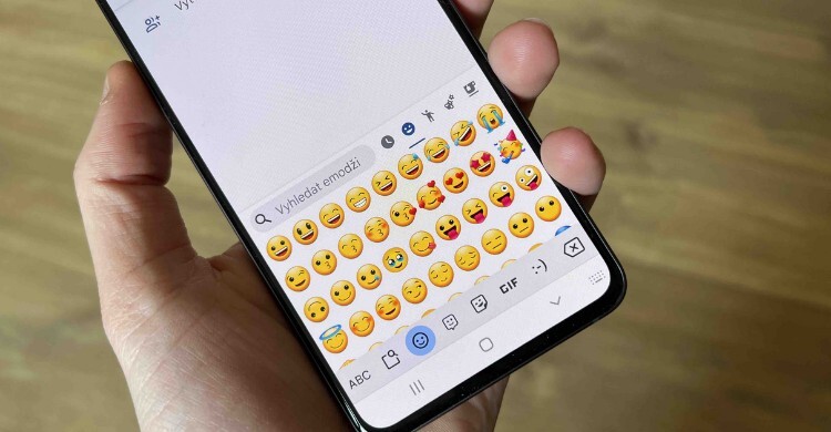 ফোনের কিবোর্ডে নতুন ৯ ইমোজি যুক্ত হচ্ছে