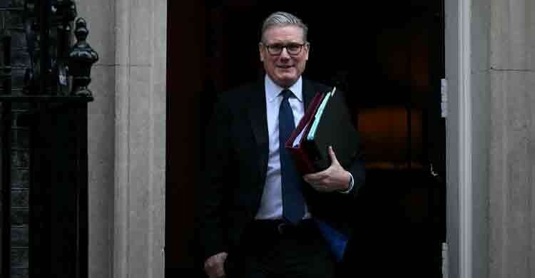 চীনের সম্পর্ক ঠিক করতে বেইজিং সফরে ব্রিটিশ প্রধানমন্ত্রী