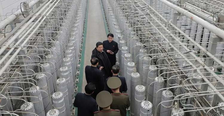 পারমাণবিক শক্তি আরও বাড়াতে ‘নতুন পরিকল্পনা’ ঘোষণা কিমের