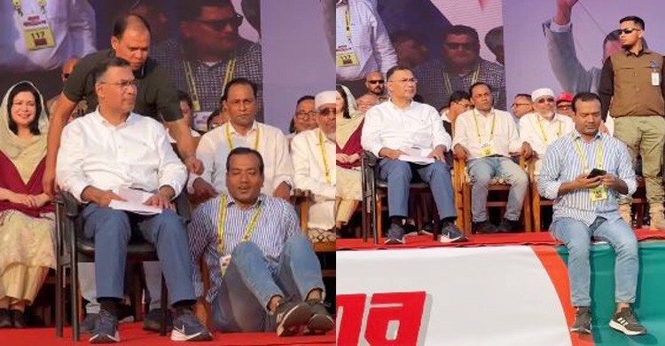 মঞ্চে পা দুলিয়ে বসা নিয়ে ছাত্রদল সভাপতির পোস্ট