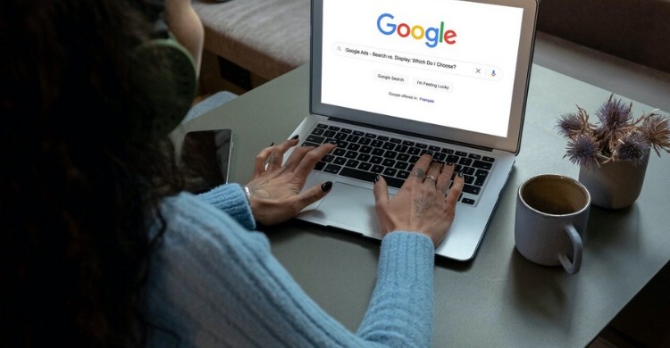 গুগল আপনার কোন কোন তথ্য চুরি করছে জানেন?