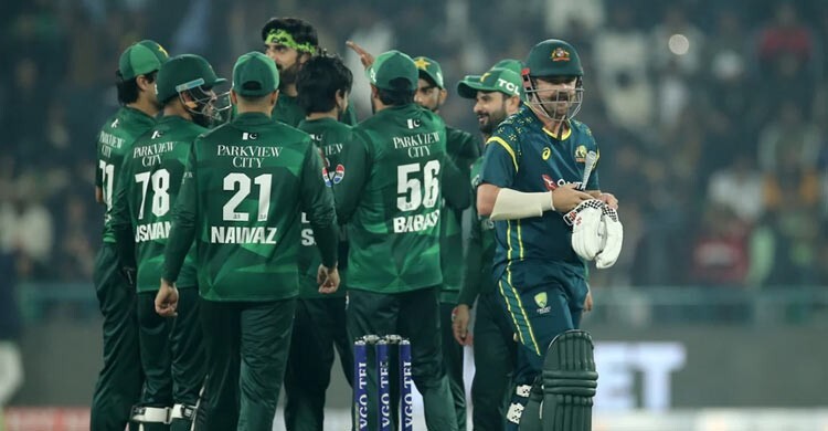 অস্ট্রেলিয়াকে রেকর্ড ব্যবধানে হারিয়ে টি-টোয়েন্টি সিরিজ পাকিস্তানের