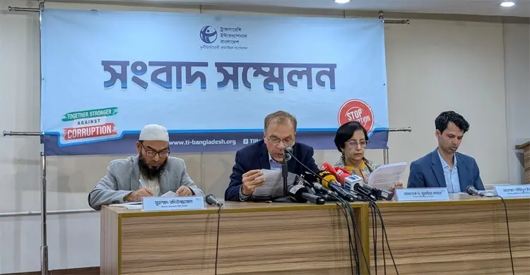 আমলাতন্ত্র এখনো আগের মতোই মূল নির্ণায়ক বাংলাদেশে: টিআইবি