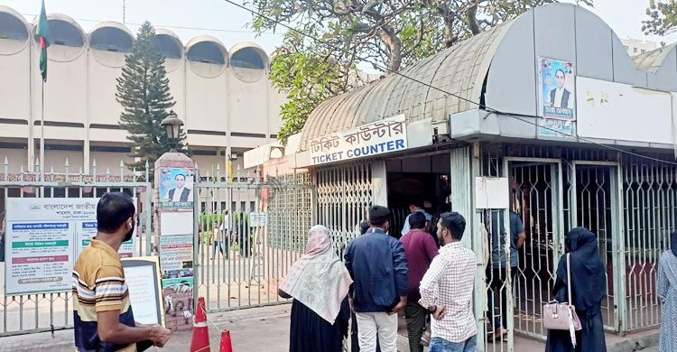 জাদুঘরে আজ বিনামূল্যে সবার প্রবেশের সুযোগ, দর্শনার্থীদের ভিড়