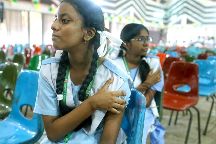 দেশে প্রথমবারের মতো টাইফয়েড টিকাদান ক্যাম্পেইন শুরু