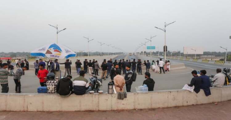 রাজধানীর ৩০০ ফিটে তৈরি হচ্ছে তারেক রহমানের সংবর্ধনা মঞ্চ