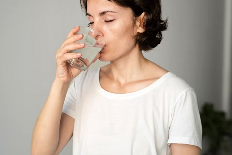 গলায় মাছের কাঁটা আটকে গেলে দূর করার ঘরোয়া উপায়