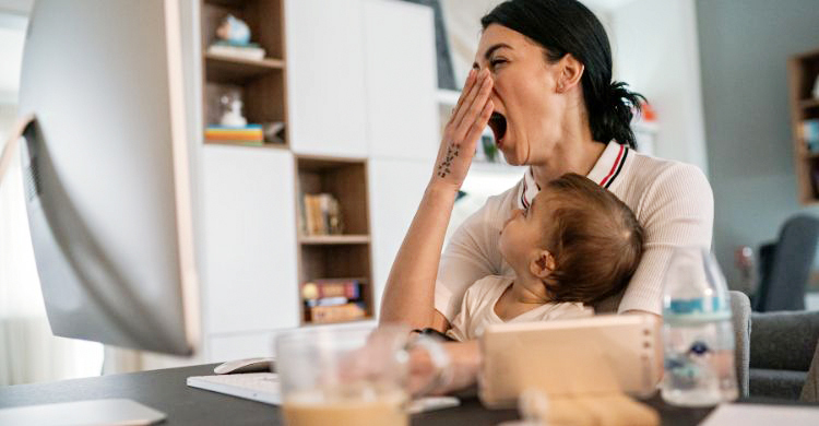 সারাদিন বাসায় সন্তানের দেখাশোনা করার চাপ বাইরের কাজ থেকে কম নয়