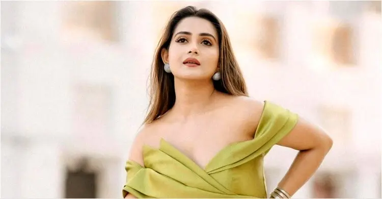 শাড়ি নিয়ে প্রতারণায় তানজিন তিশার বিরুদ্ধে সমন জারি