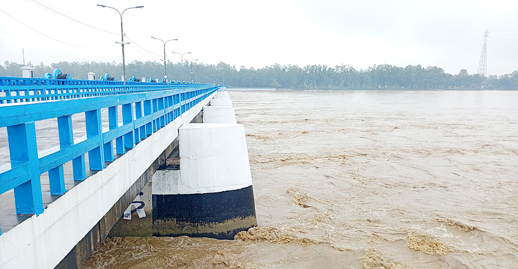 বিপৎসীমার ওপরে তিস্তার পানি, প্লাবিত হচ্ছে নতুন নতুন এলাকা