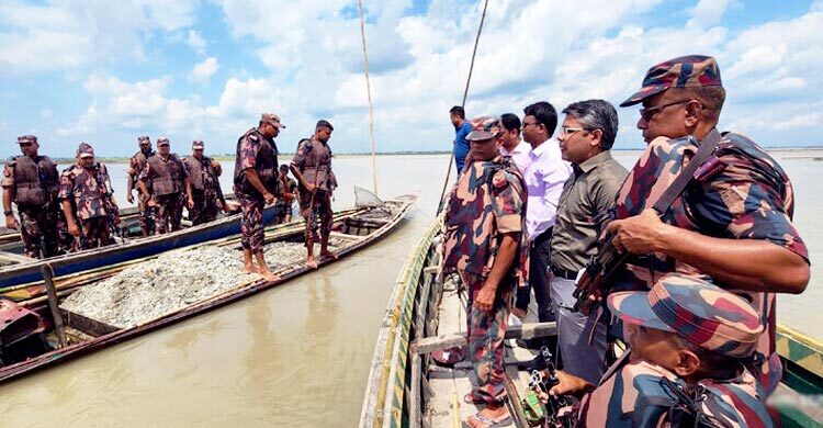 তিস্তায় অবৈধ পাথর উত্তোলন বন্ধে অভিযান