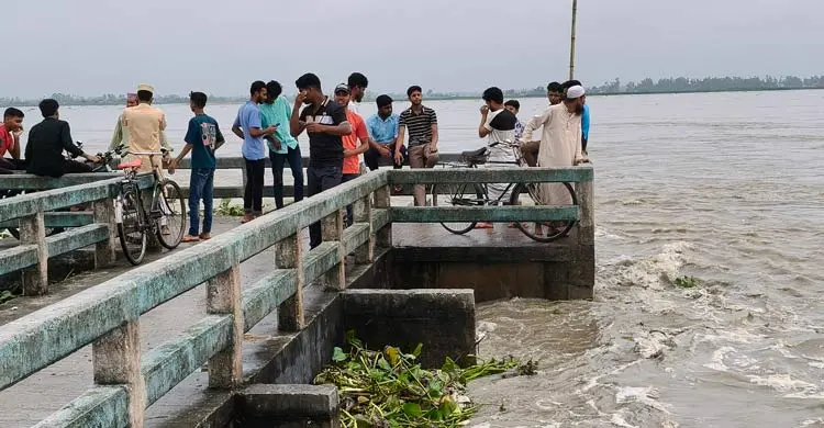 বিপৎসীমার কাছাকাছি তিস্তার পানি, চর-নিম্নাঞ্চল প্লাবিত