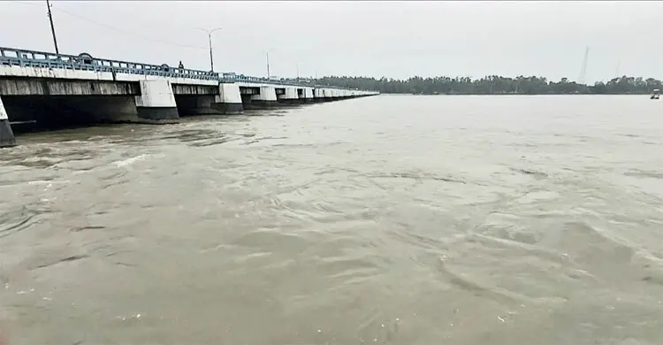বিপৎসীমার ওপরে তিস্তার পানি, নিম্নাঞ্চল প্লাবিত হওয়ার শঙ্কা