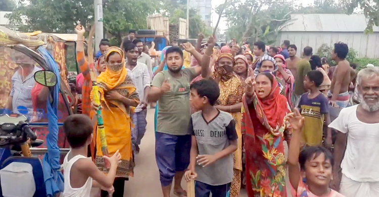 অবৈধ সংযোগ বিচ্ছিন্ন করতে গিয়ে অবরুদ্ধ তিতাসের কর্মকর্তারা