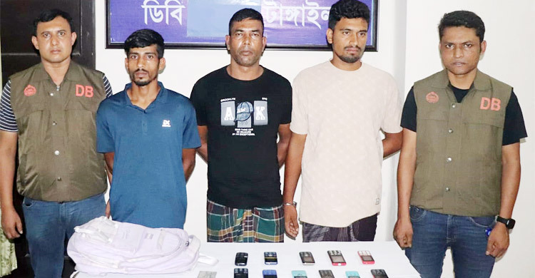 টাঙ্গাইলে বাসে ডাকাতির স্বীকারোক্তি দিলেন একজন, দুজন রিমান্ডে