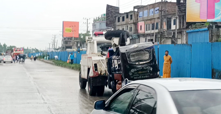 টাঙ্গাইলে বাসের ধাক্কায় অটোরিকশার ৩ যাত্রী নিহত