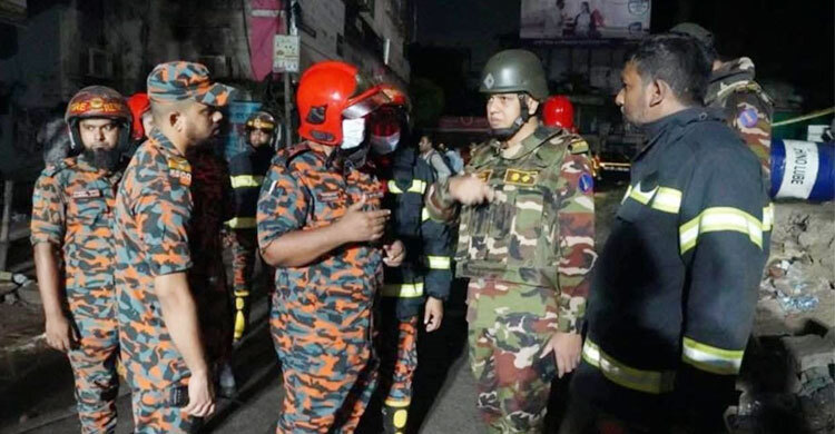 টঙ্গীর রাসায়নিক গুদামে অগ্নিকাণ্ডে উদ্ধার অভিযানে সেনাবাহিনী