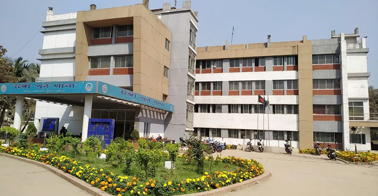 টঙ্গীতে কিশোর গ্যাংয়ের হামলায় চার আঙুল হারালো যুবক