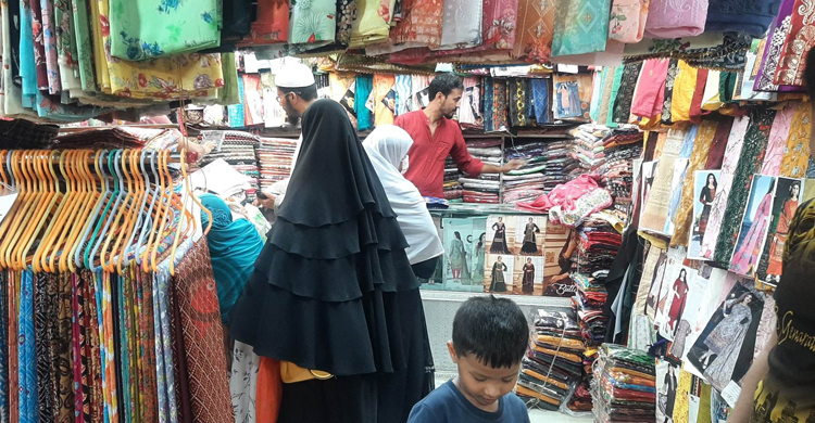 এবার আগেভাগে মার্কেটে ছুটছেন ক্রেতারা