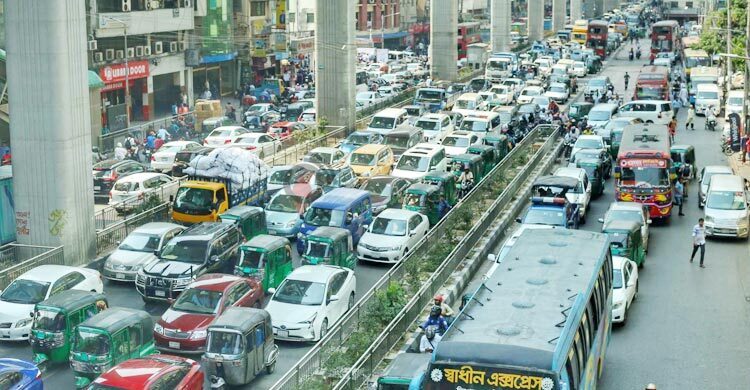 Road blockades at Shahbagh, Kakrail cause severe traffic gridlock in Dhaka