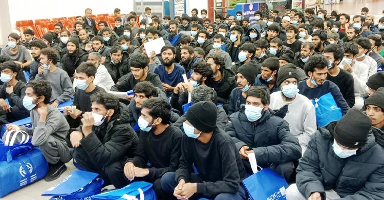 লিবিয়া থেকে দেশে ফিরলো ১৫৮ বাংলাদেশি