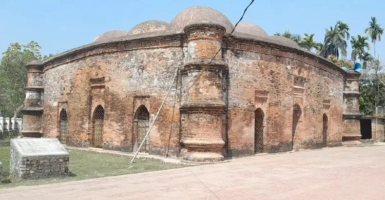 সুলতানি আমলের ঐতিহাসিক নিদর্শন মসজিদকুঁড়