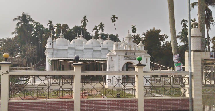 ঐতিহ্যের মহিমায় টিকে আছে ভাংনী বাজার মসজিদ