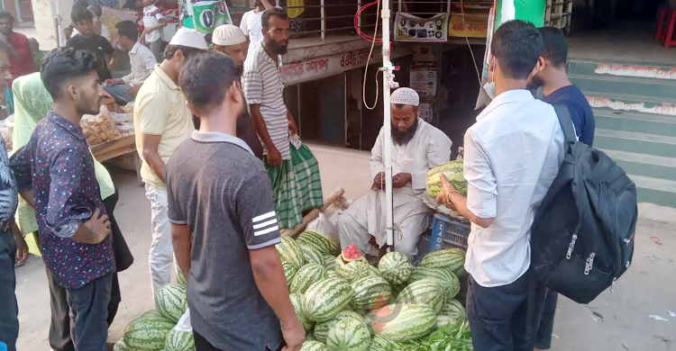 ৫ কেজির তরমুজের দাম ছুঁলো ৫০০ টাকা