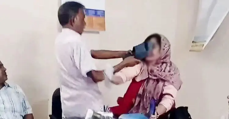 কলেজে ঢুকে শিক্ষিকাকে জুতা দিয়ে পেটালেন বিএনপি নেতা