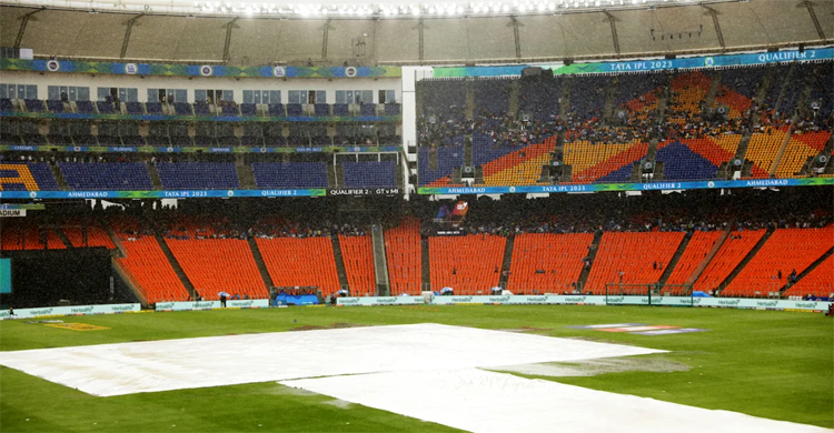 আইপিএল ফাইনালে ওঠার লড়াইয়ে আধ ঘণ্টা বিলম্ব