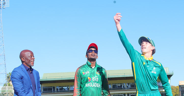 ফাইনালে দক্ষিণ আফ্রিকার বিপক্ষে টস হেরে ব্যাটিংয়ে বাংলাদেশ