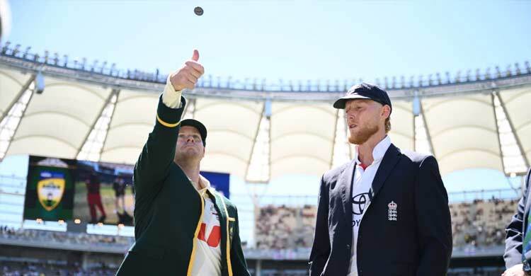 ব্রিসবেনে টসে জিতে ব্যাটিংয়ে ইংল্যান্ড