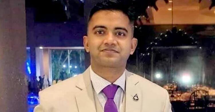 ‘চাল ভেঙে আমার ঘরের মধ্যে পড়েন পাইলট’
