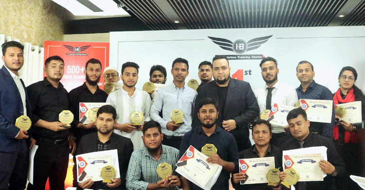 প্রশিক্ষণ নিয়ে ১০০ চাকরিপ্রত্যাশী পেলেন ক্রেস্ট ও সনদ