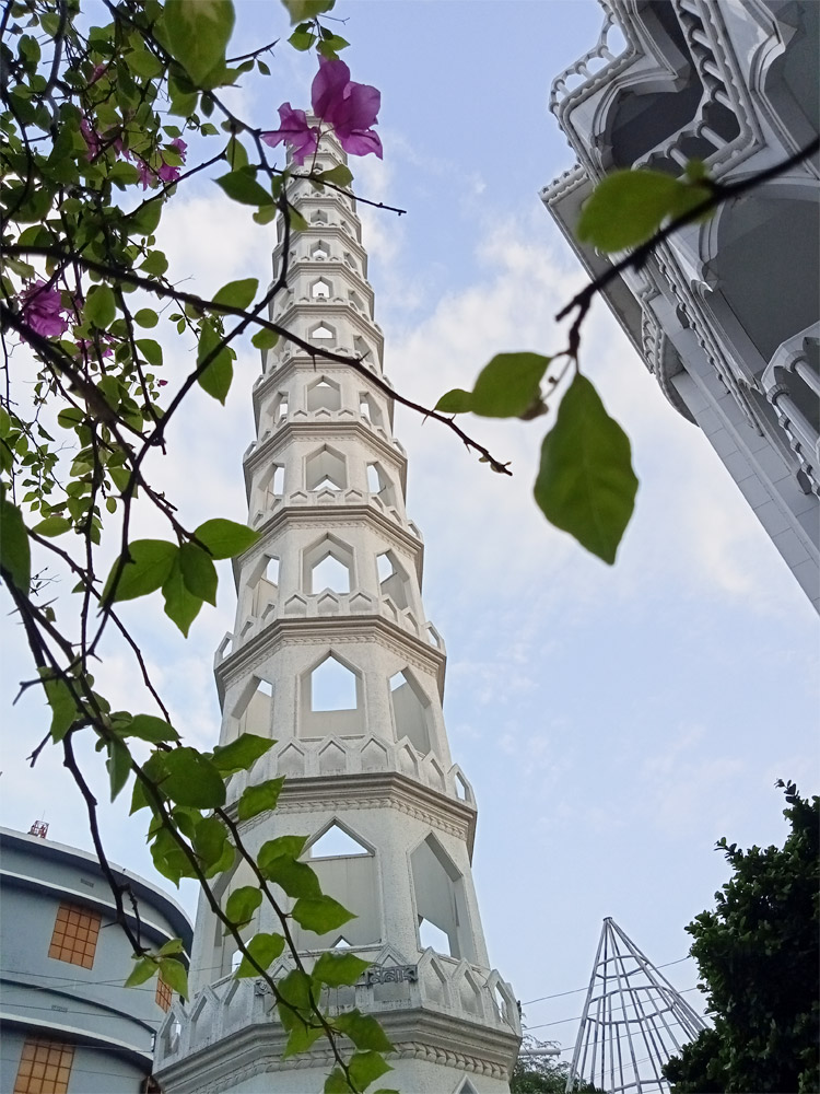 খুলনার দারুল উলুম মসজিদে একটি বিকেল