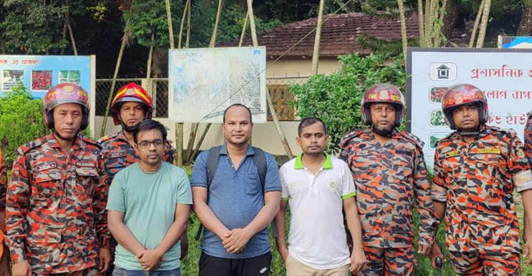 গহীন জঙ্গলে পথ হারালেন তিন পর্যটক, ৯৯৯-এ কল পেয়ে উদ্ধার