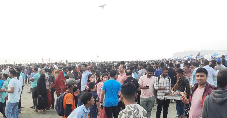 পর্যটকে ভরপুর কক্সবাজার