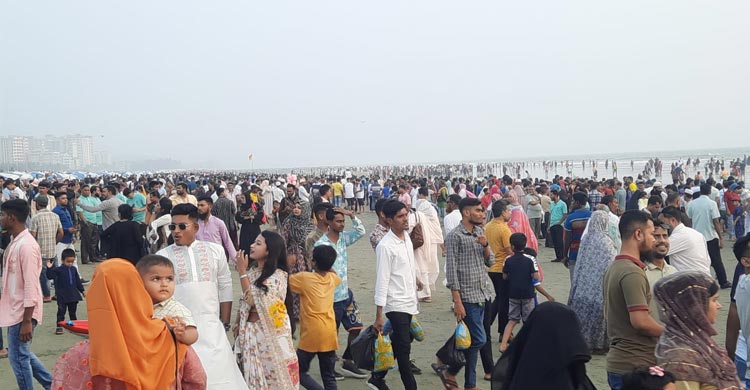 পর্যটকে ভরপুর কক্সবাজার