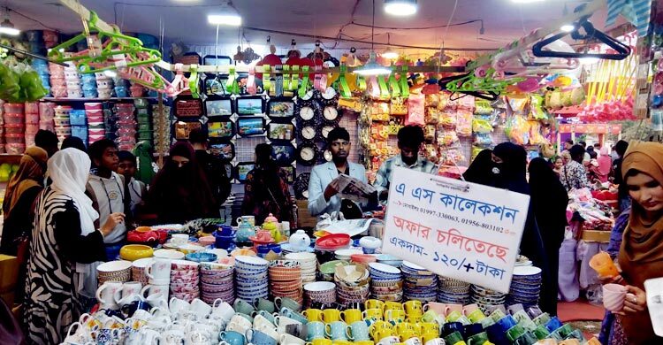 শেষ সময়ে বাণিজ্যমেলায় ছাড়-অফারের হিড়িক