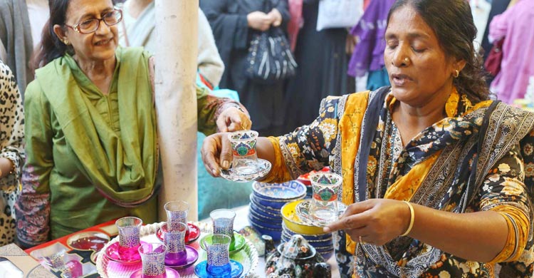 বাণিজ্যমেলায় নজর কাড়ছে নতুন উদ্যোক্তাদের হস্ত ও কুটির শিল্প
