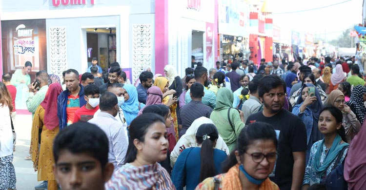 বাণিজ্যমেলায় নজর কাড়ছে নতুন উদ্যোক্তাদের হস্ত ও কুটির শিল্প